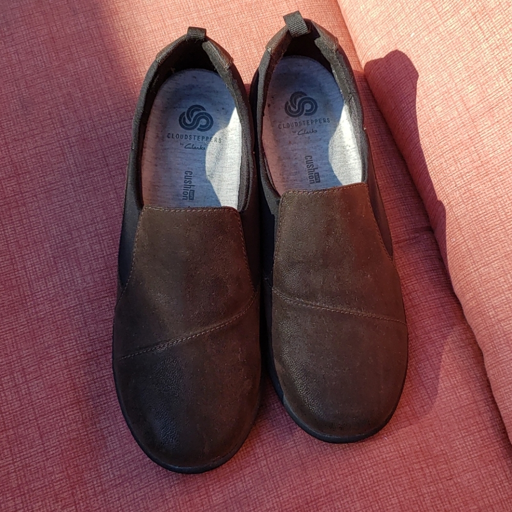 Womens Clark slip ons